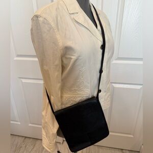 Le Donne Leather Simple Flap Over Crossbody Bag Black Purse